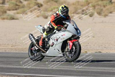 media/Oct-30-2025-Racers Edge (Thu) [[dabbdaf680]]/3-B Group/Session 2 (Bowl Exit)/